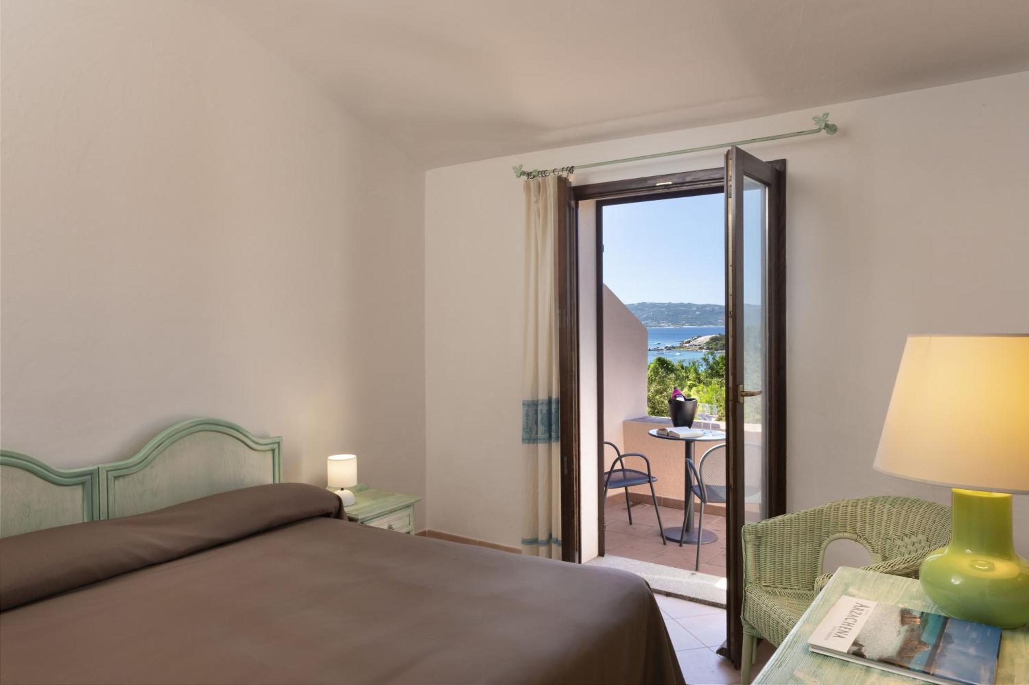 Hotel Sole Mare Baja Sardinia Exterior foto