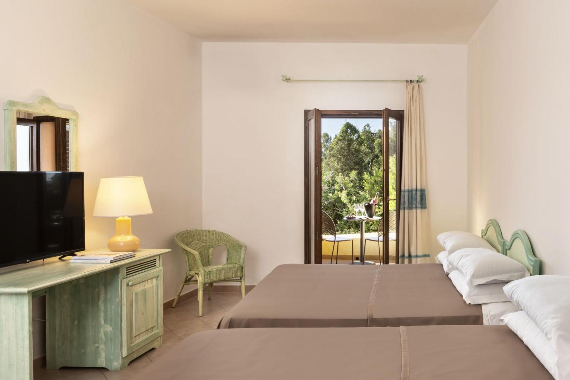 Hotel Sole Mare Baja Sardinia Exterior foto