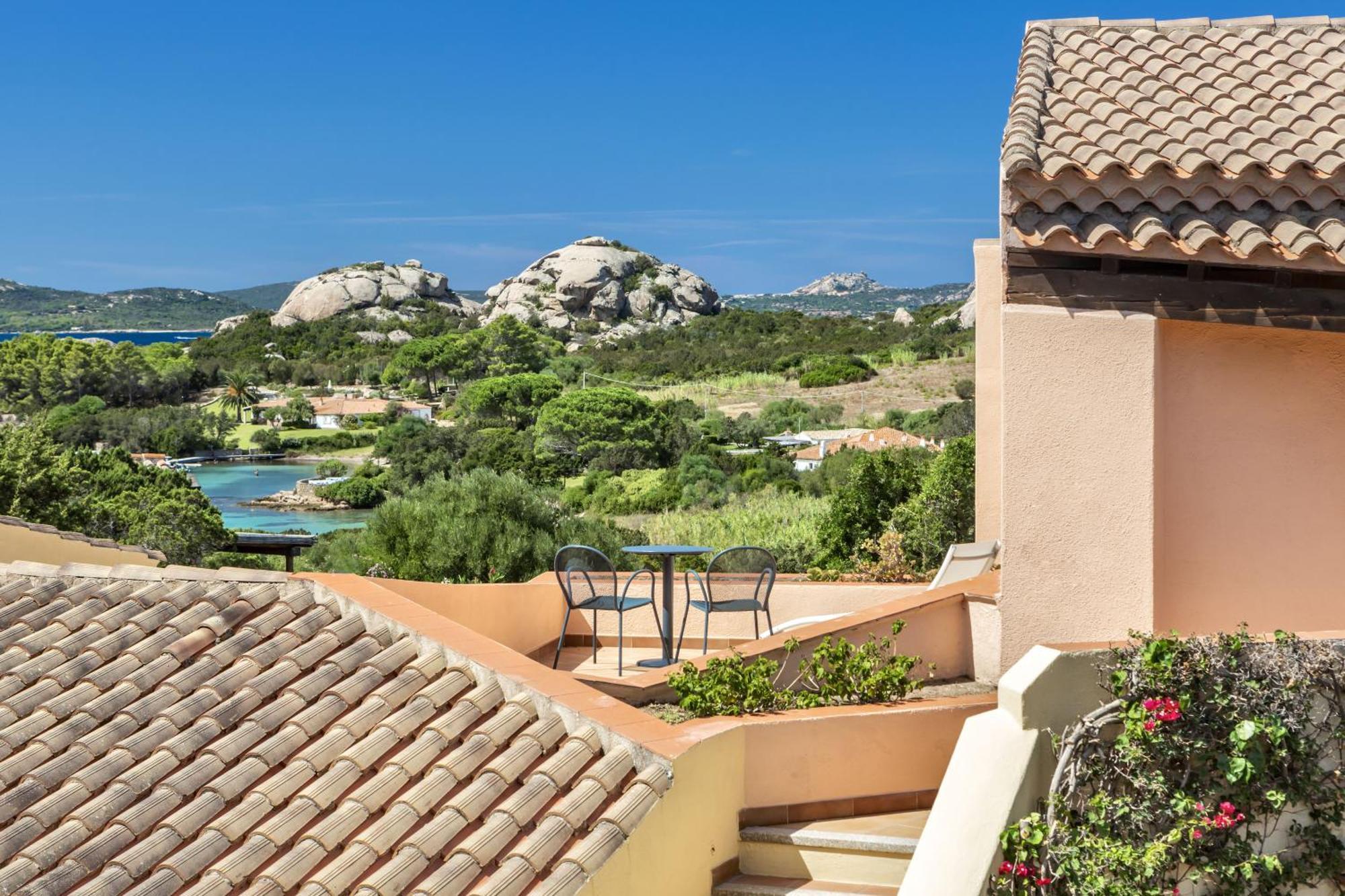 Hotel Sole Mare Baja Sardinia Exterior foto