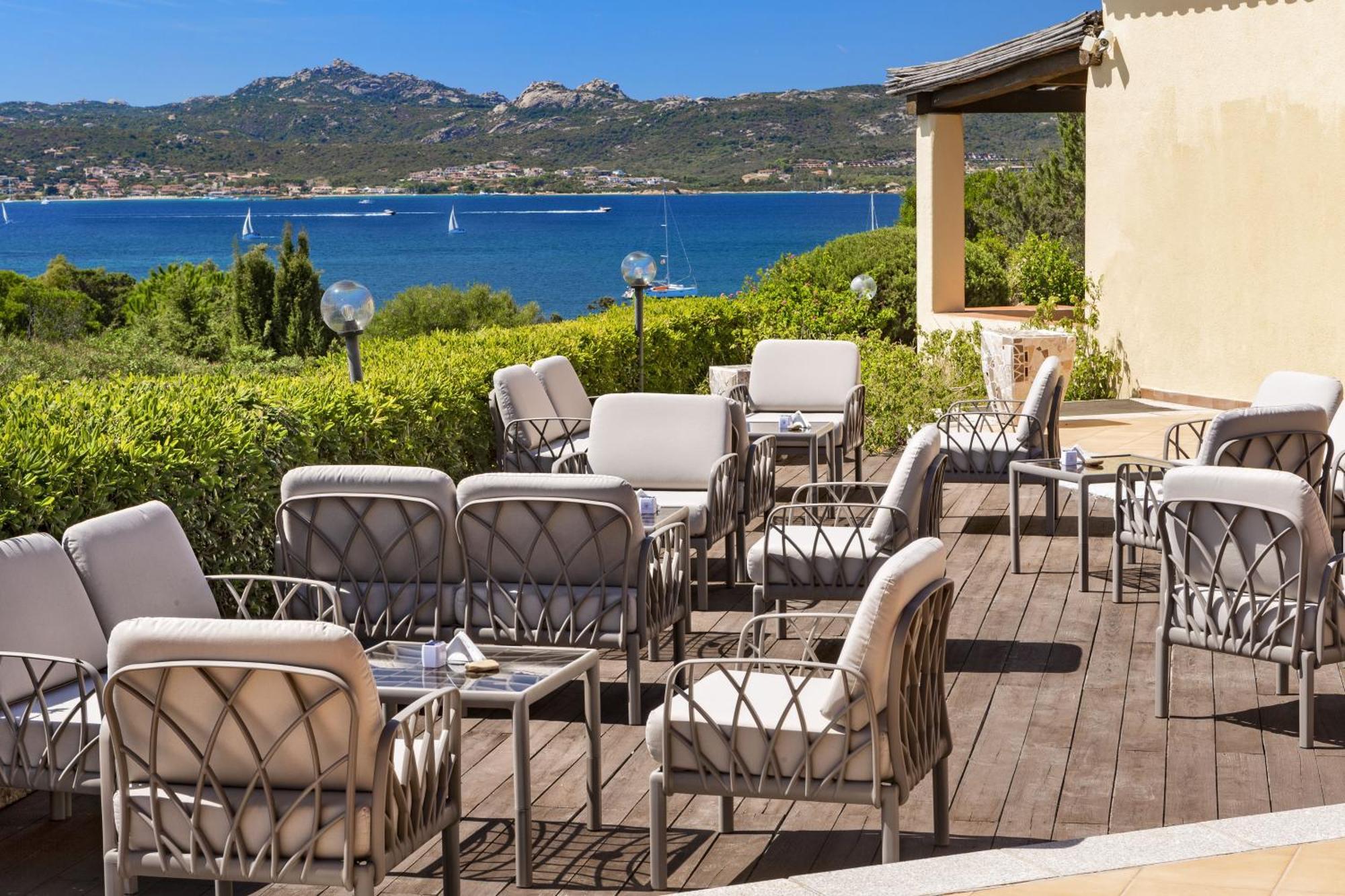 Hotel Sole Mare Baja Sardinia Exterior foto