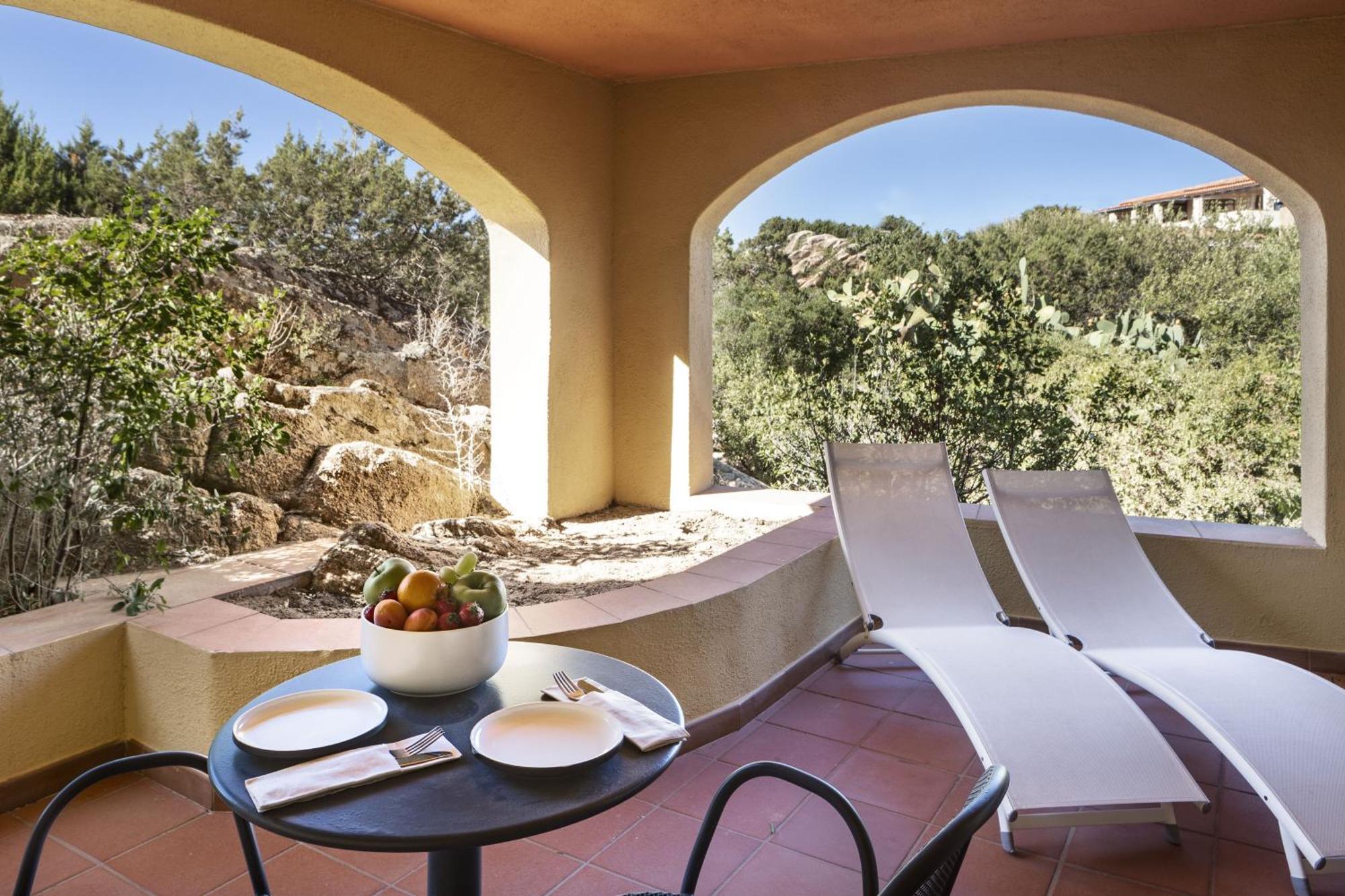 Hotel Sole Mare Baja Sardinia Exterior foto